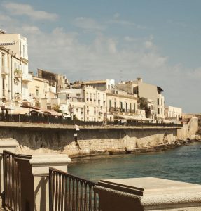 Leiebil & bilutleie i Siracusa